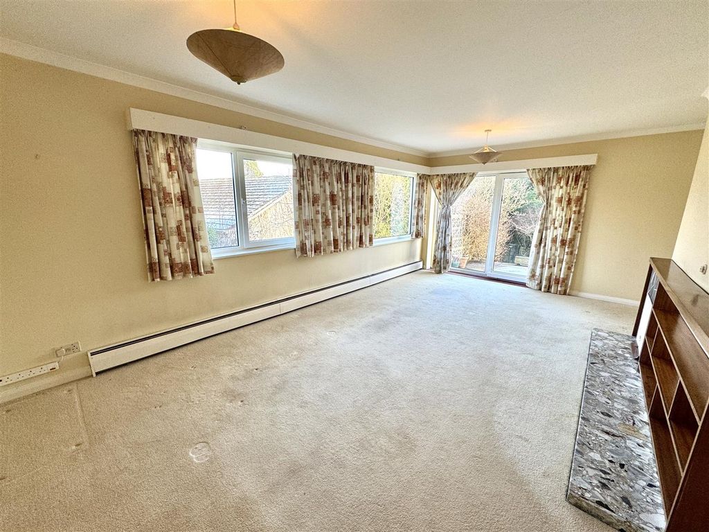 Property photo 2 of 15 Living/Dining Room