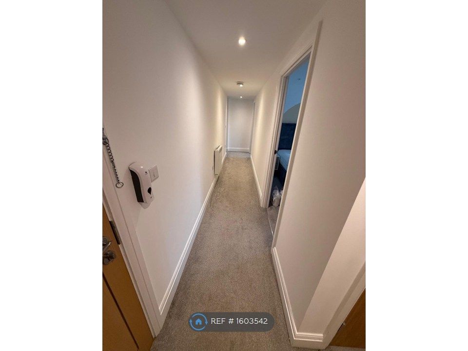 Property photo 2 of 10 Hallway