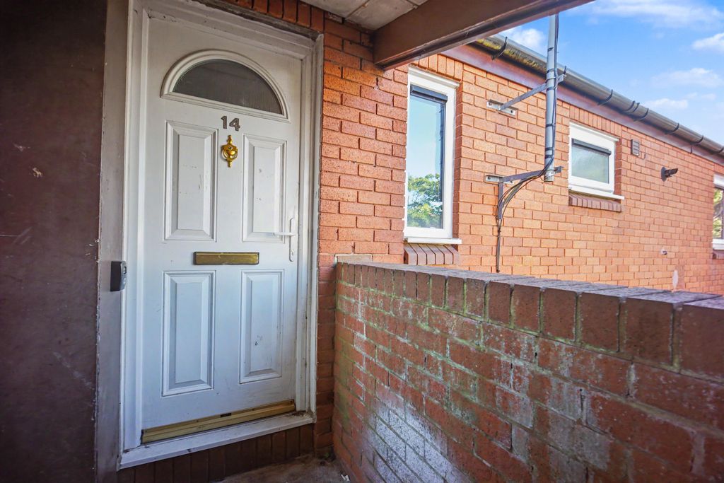 Property photo 2 of 15 14 Fell View, Chorley, Lancashire, Pr6 0Nt