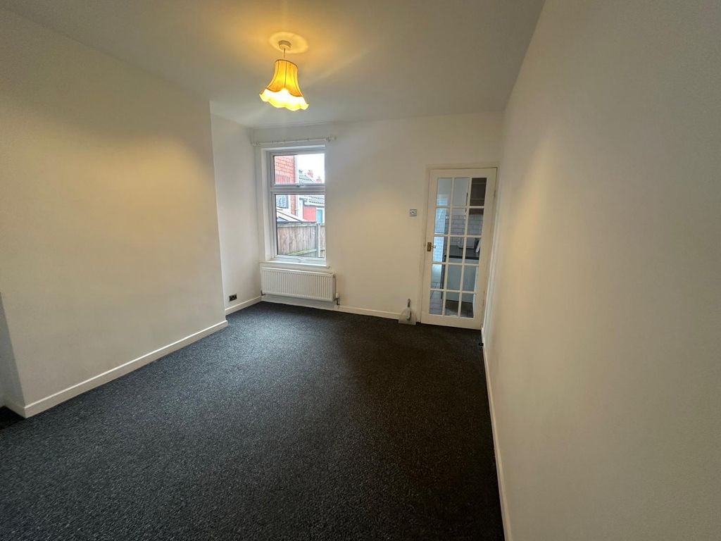 Property photo 3 of 11 E95c4F5c-5dc4-45Da-Aa7c-E52B6A3Cf2ce