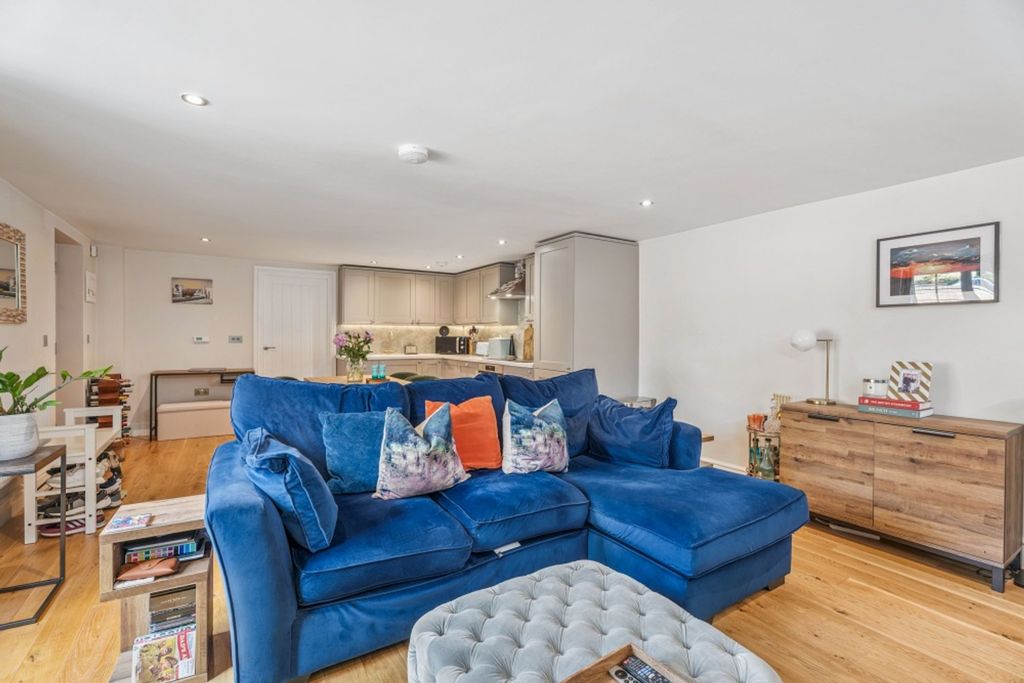 Property photo 3 of 17 Photo 9