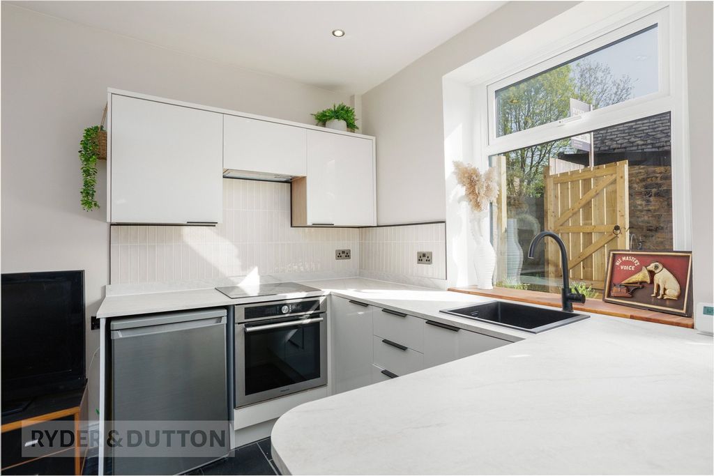 Property photo 1 of 17 Lounge/Kitchen