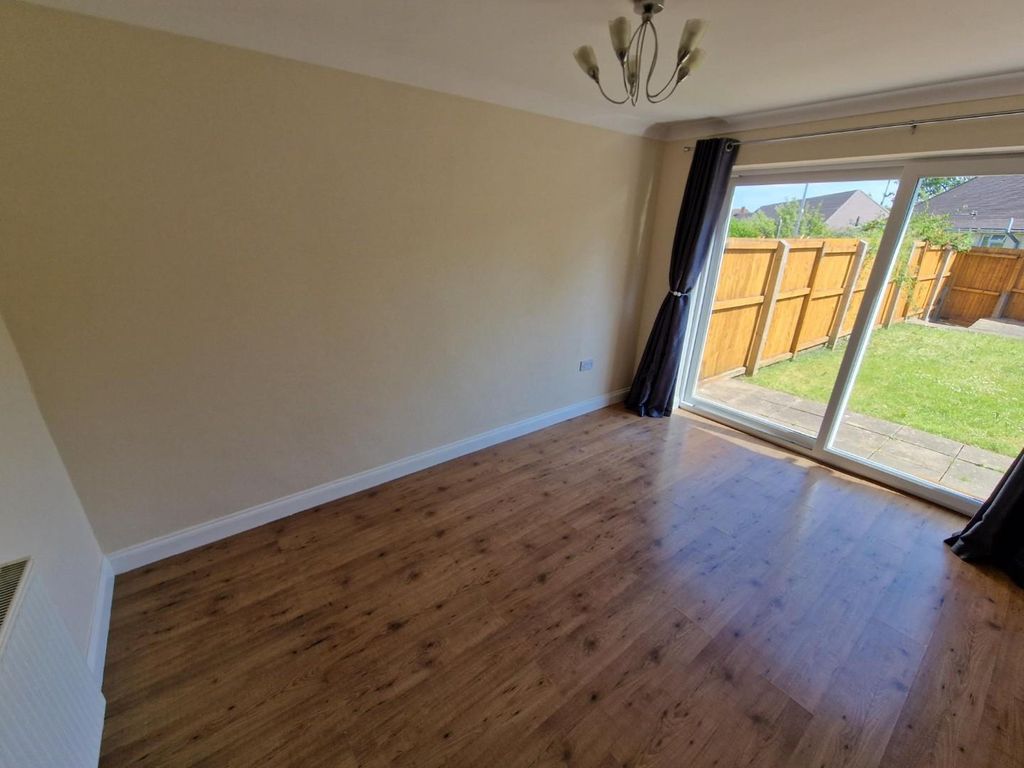 Property photo 3 of 10 Dining Room