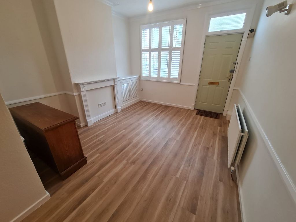 Property photo 3 of 8 Ground Floor