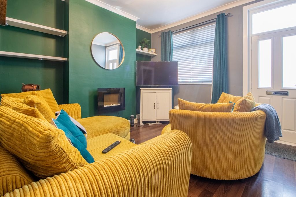 Property photo 2 of 12 E