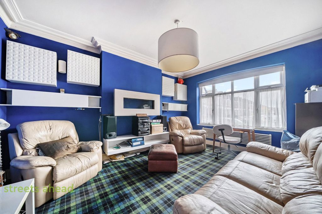 Property photo 2 of 20 Edca66E3-0B6c-41A...