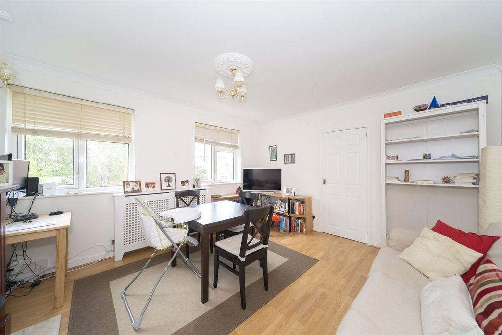 Property photo 3 of 8 Picture No. 11