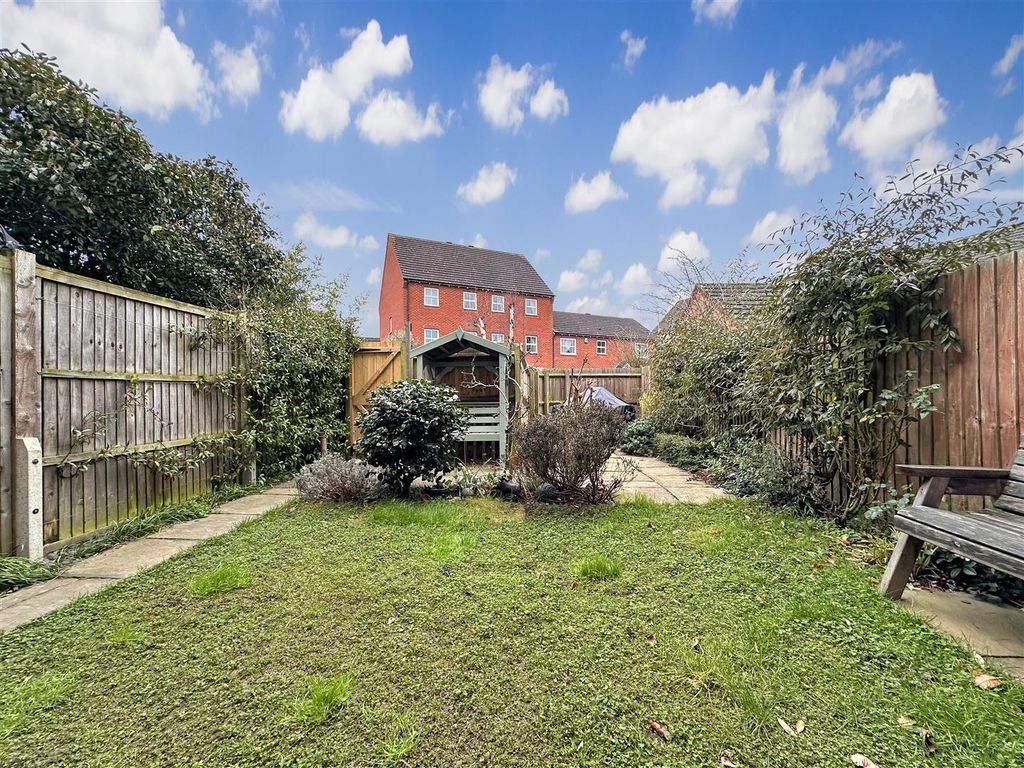 Property photo 3 of 23 Lovely Enclosed Garden 171