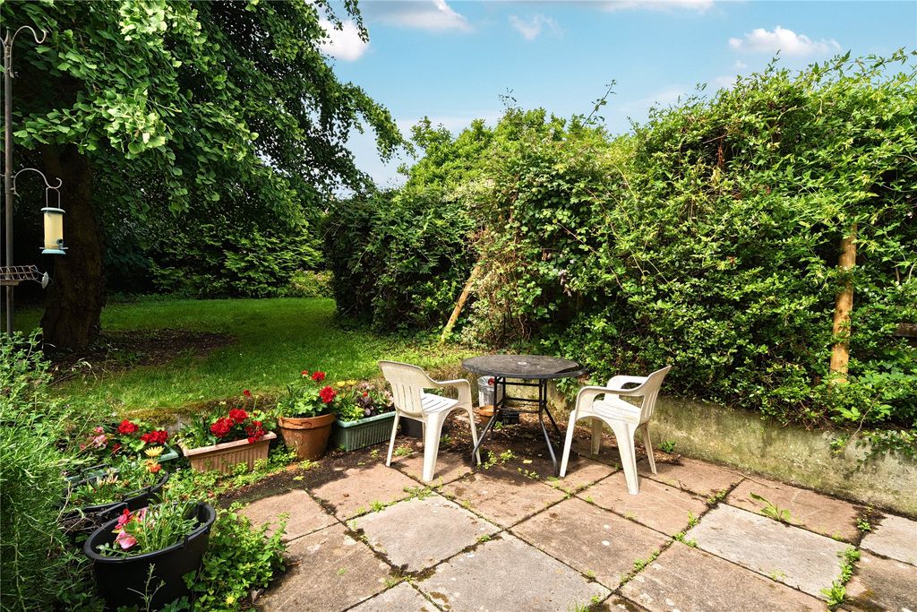Property photo 3 of 11 Garden