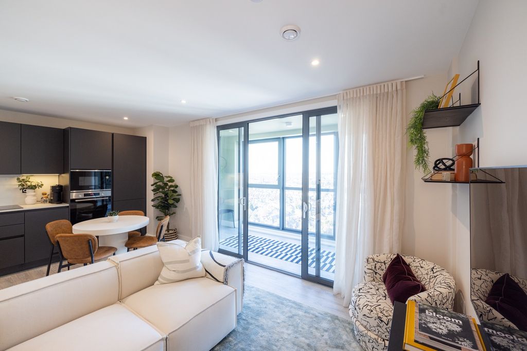 Property photo 1 of 10 Living Room