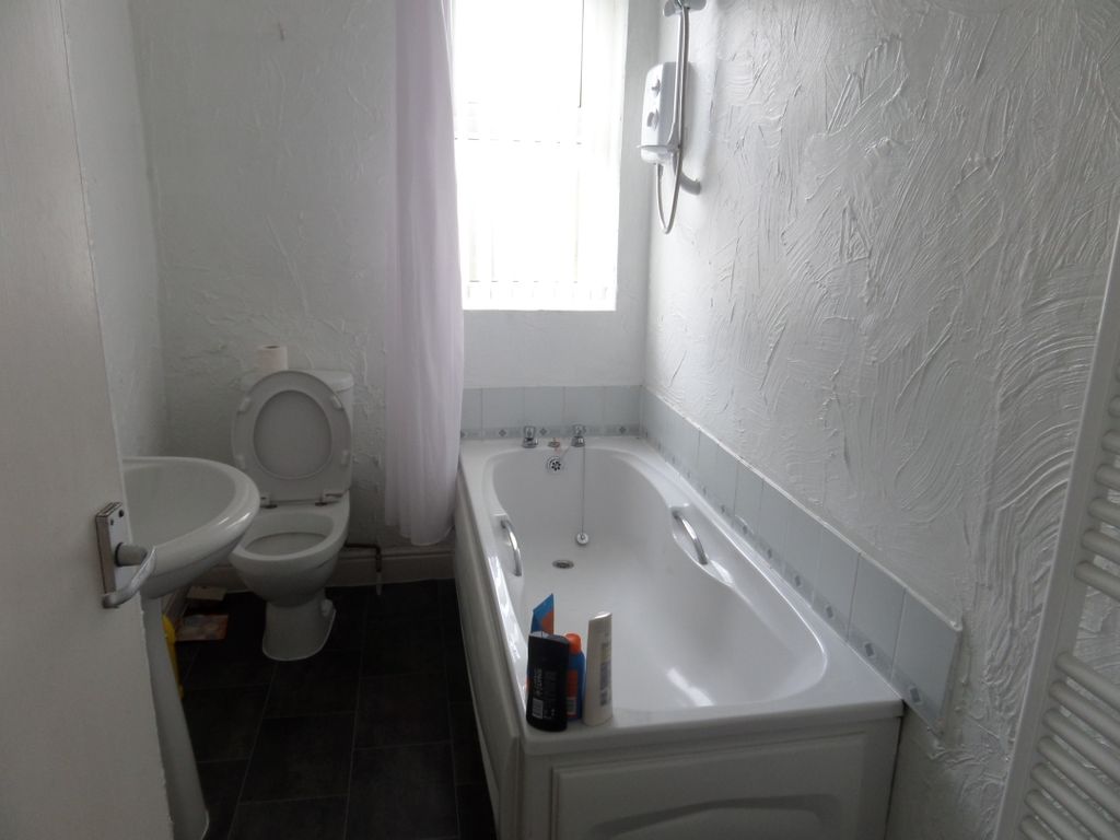 Property photo 3 of 8 Bathroom