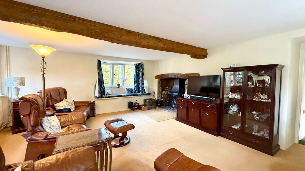 Property photo 3 of 23 Lounge