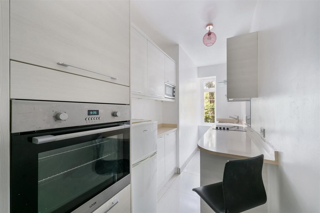 Property photo 1 of 9 Langham Court  (1).Jpg