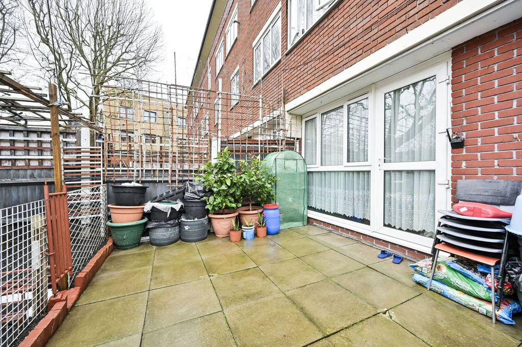 Property photo 2 of 8