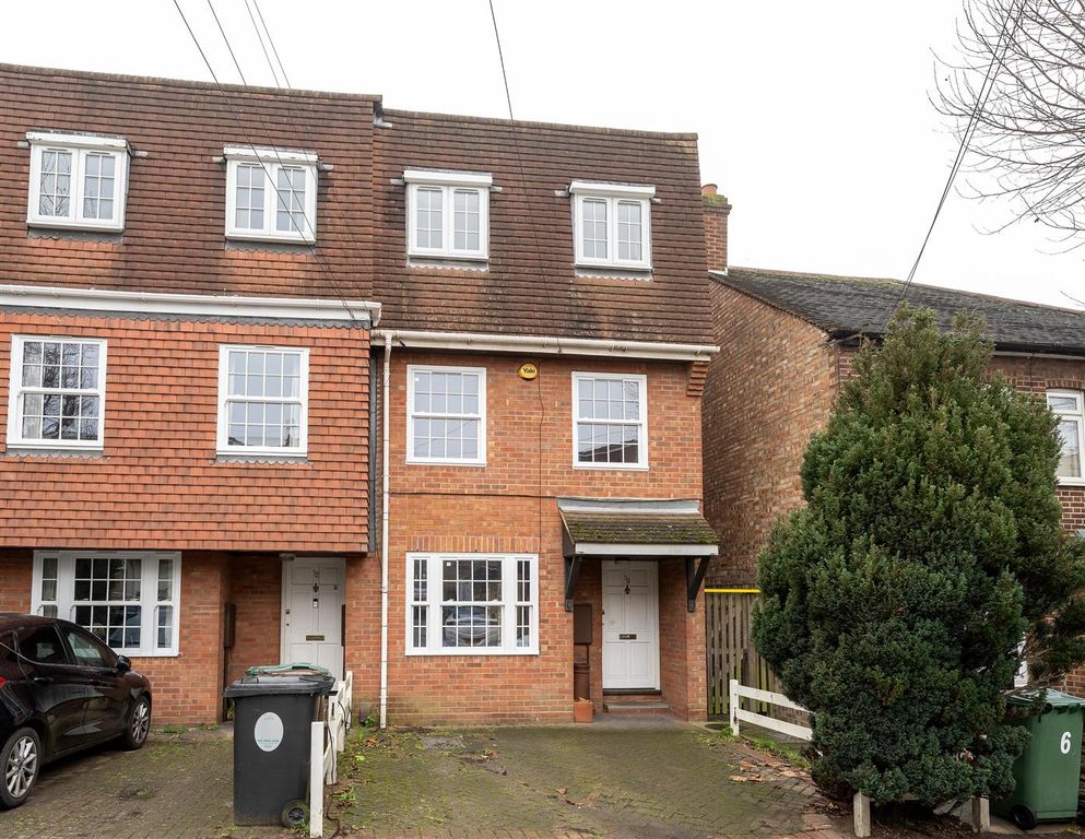 Property photo 2 of 25 Handsworth Avenue, E4