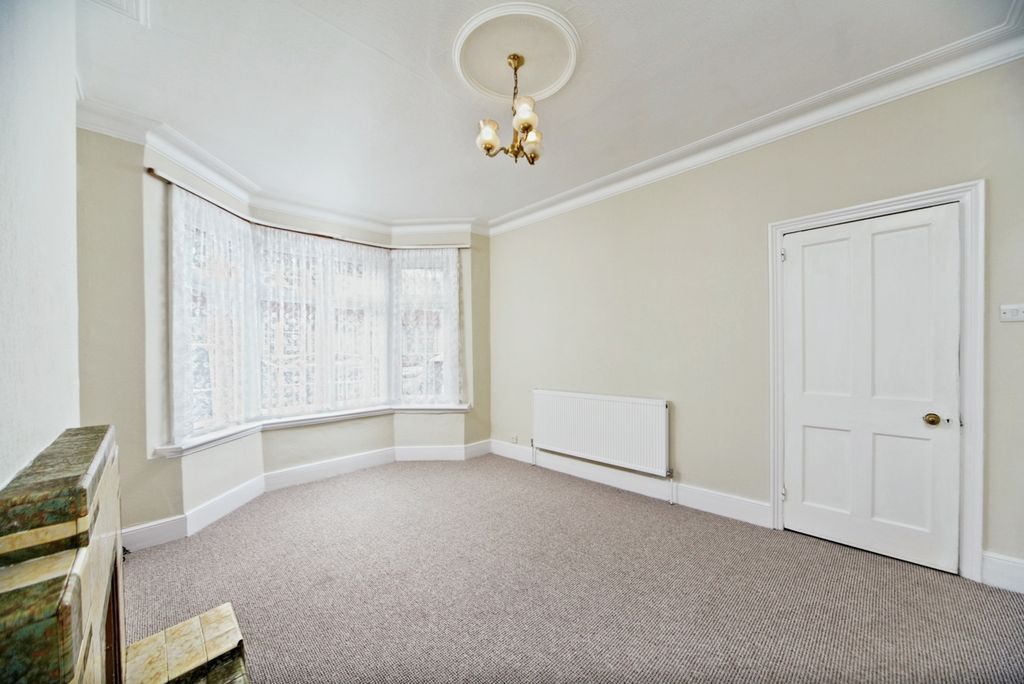 Property photo 3 of 17 Photo