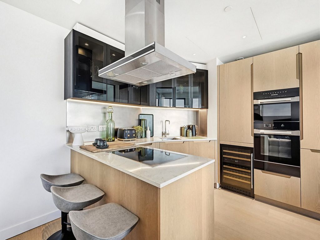 Property photo 3 of 18 River Park Tower