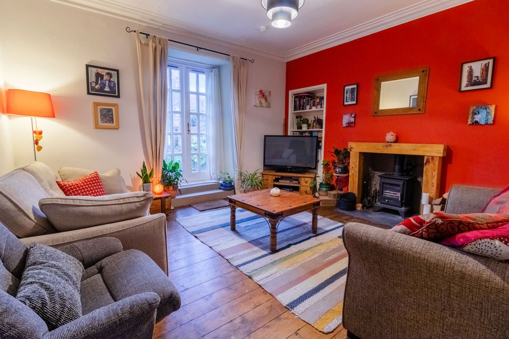 Property photo 3 of 30 Lounge