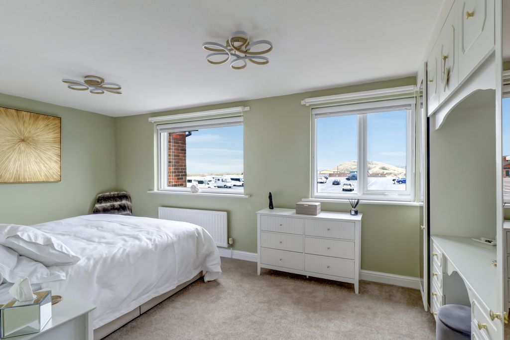 Property photo 3 of 35 Bedroom1.1