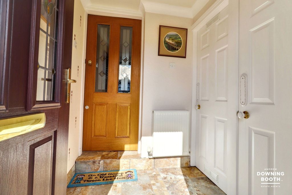 Property photo 2 of 36