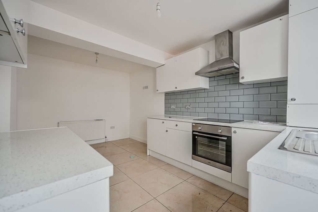 Property photo 3 of 27