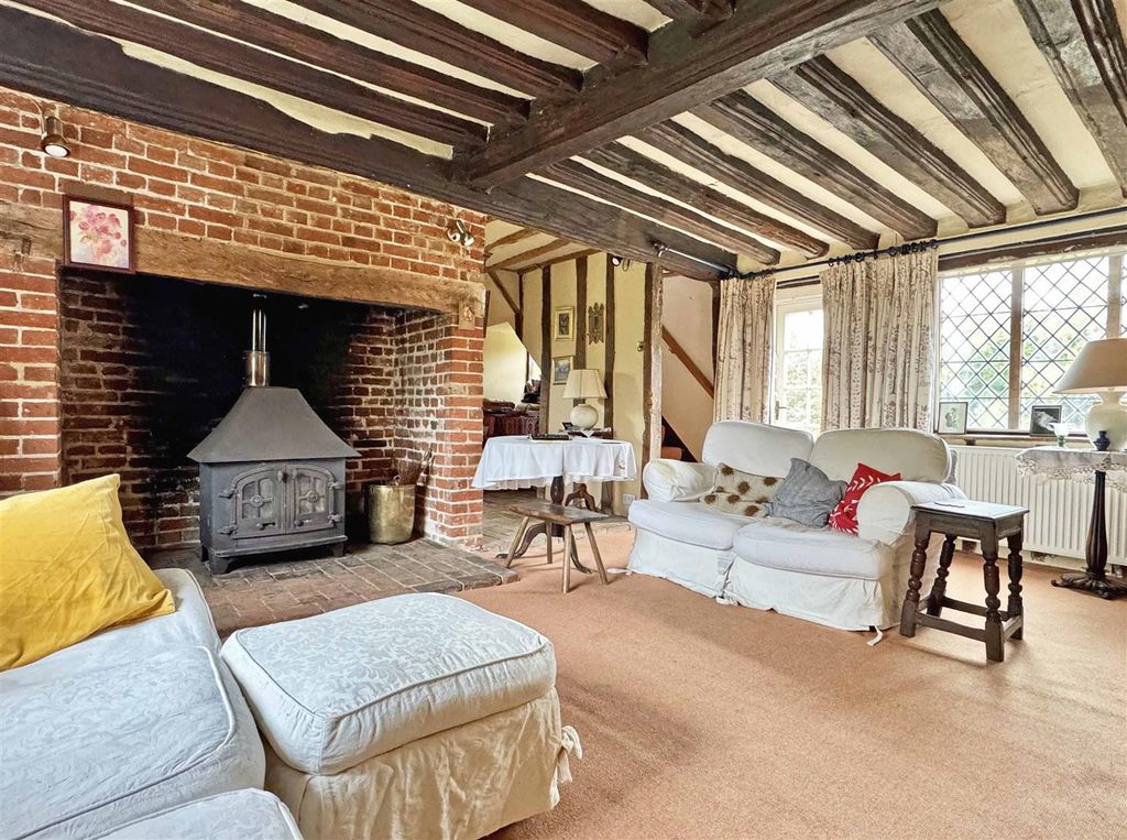 Property photo 2 of 40 Lounge B.Jpg