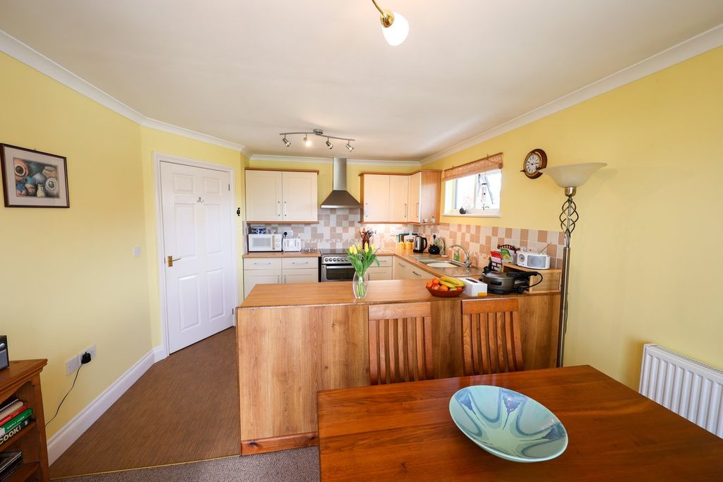 Property photo 3 of 18