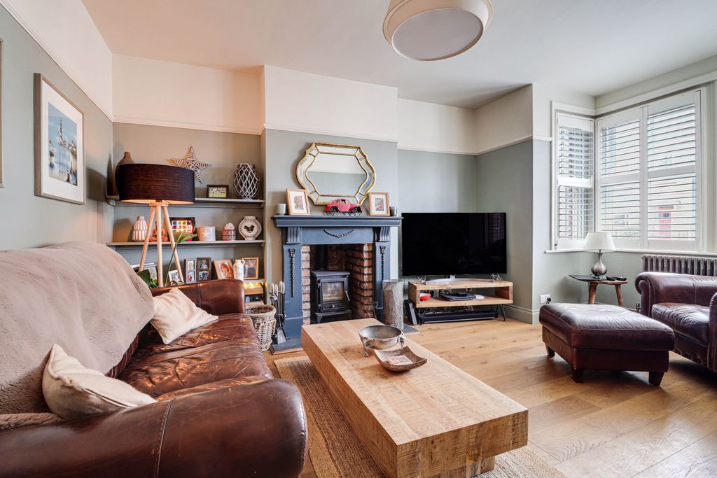 Property photo 2 of 23 Lounge