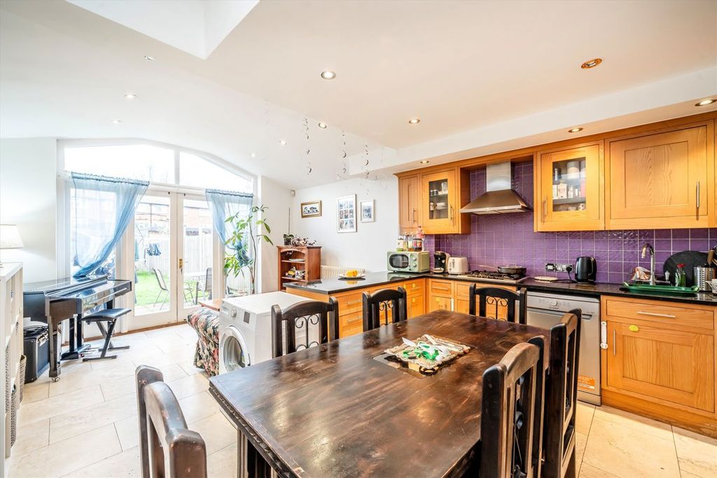 Property photo 2 of 8