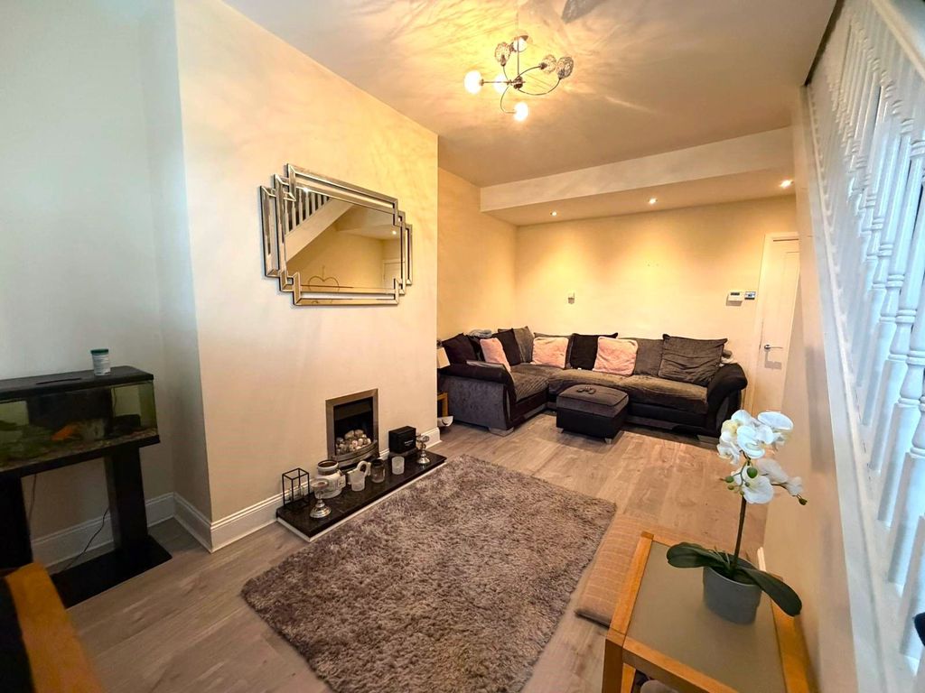 Property photo 2 of 9 Photograph 2