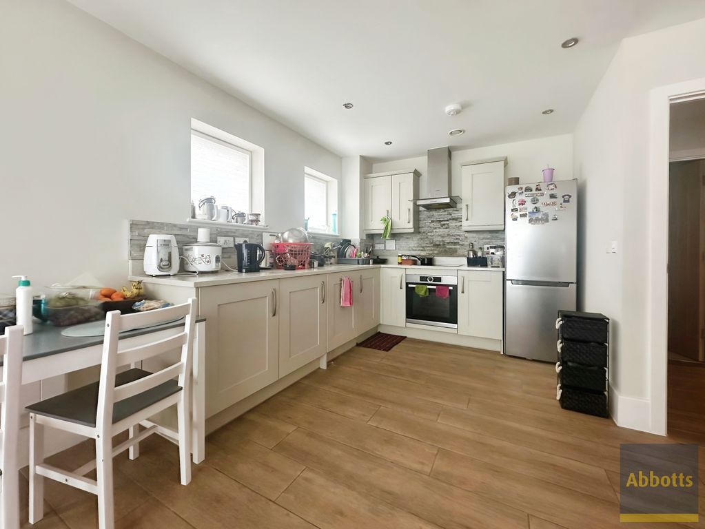 Property photo 2 of 7 Kitchen