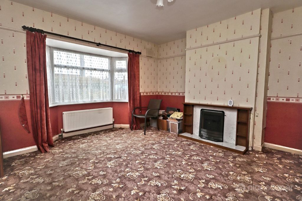 Property photo 2 of 19 4844682