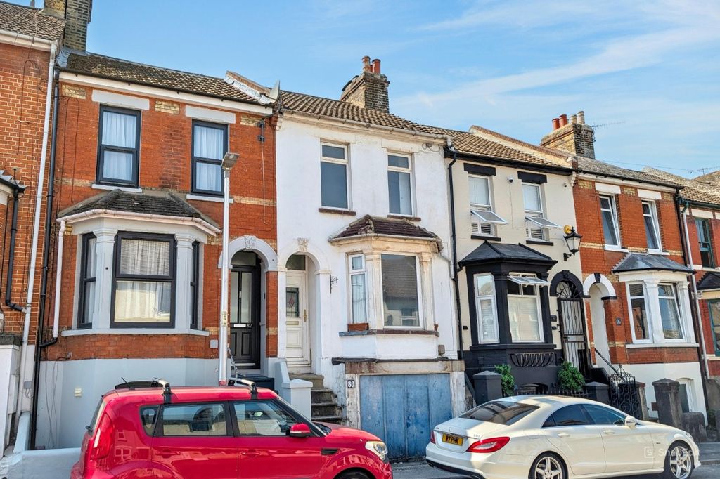 Property photo 1 of 1 80 Victoria Road, Chatham, Kent, Me4 5EU