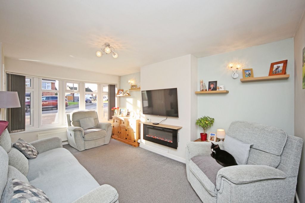 Property photo 3 of 15 Living Room