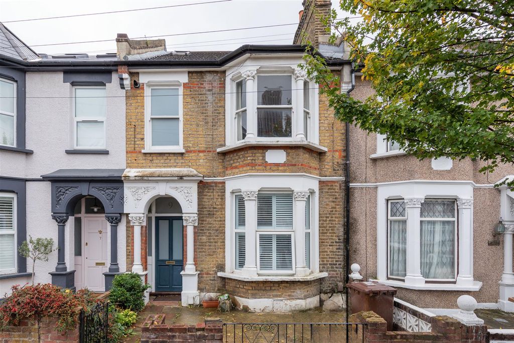 Property photo 1 of 24 Shrubland Road, E17