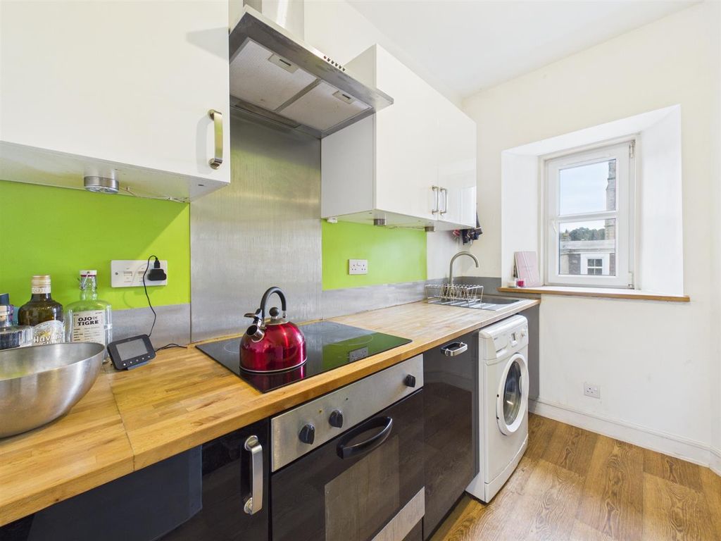 Property photo 3 of 12 Cam03924G0-Pr0215-Still004.Jpg