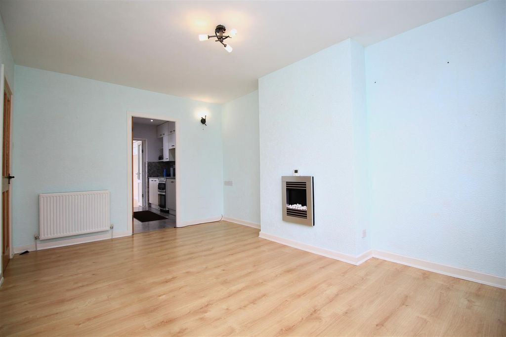 Property photo 3 of 13 Lounge..Jpg