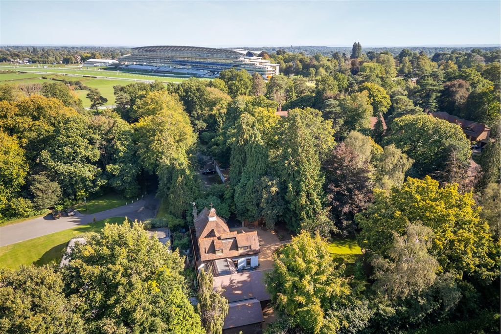 Property photo 2 of 14