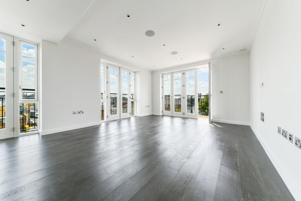 Property photo 1 of 11 Living