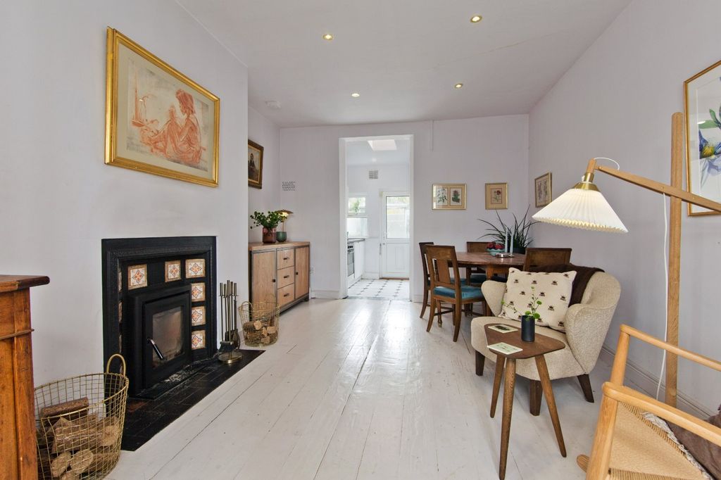 Property photo 2 of 8 Images