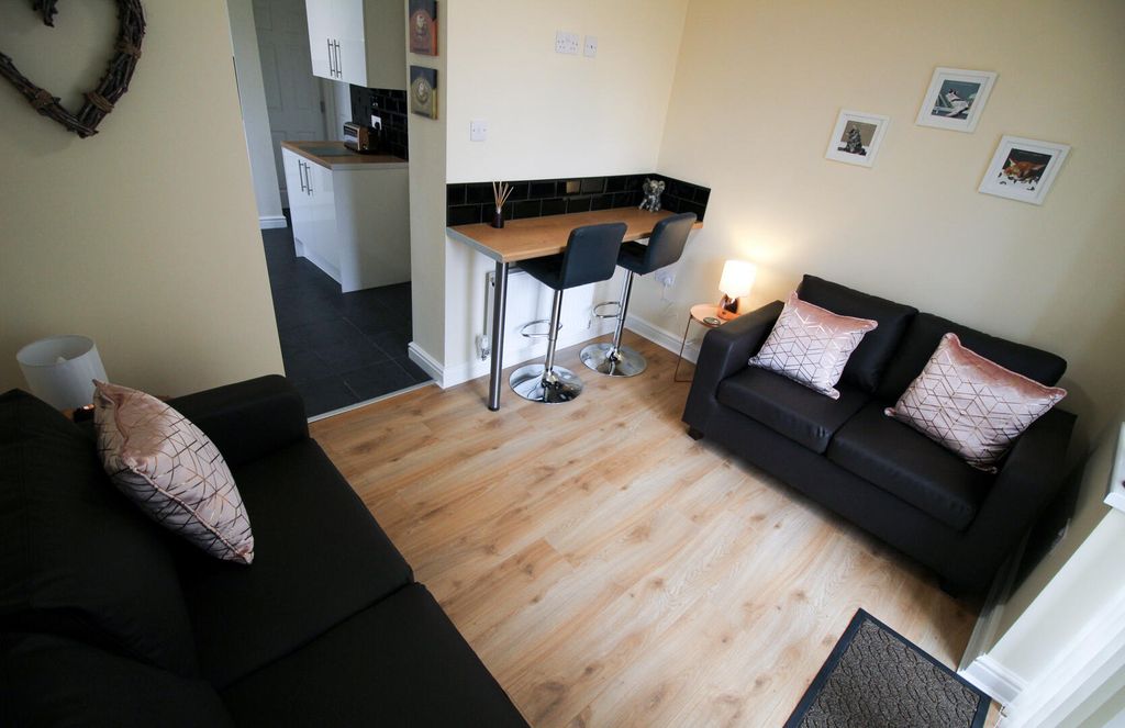 Property photo 3 of 6 Living Room