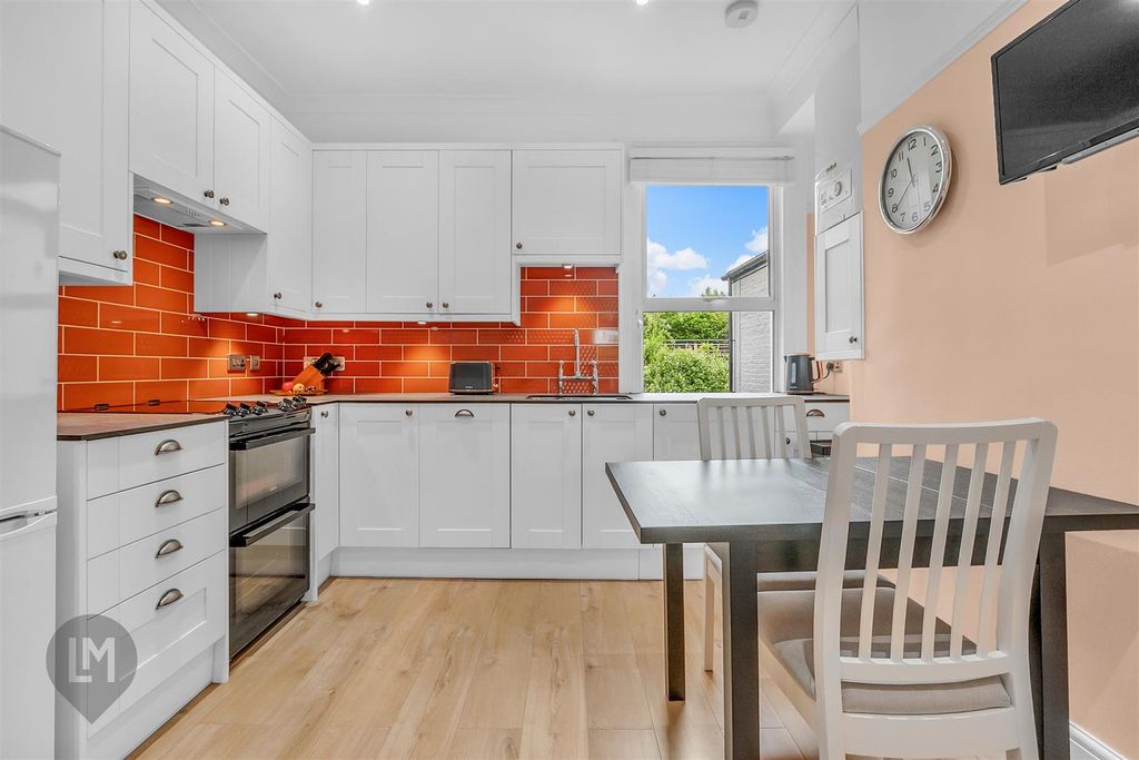 Property photo 3 of 6 Kitchen