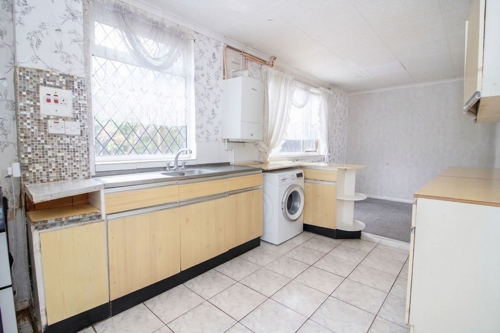 Property photo 3 of 15 Kitchen