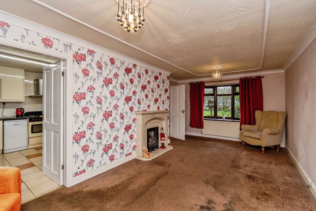 Property photo 2 of 21 Lounge