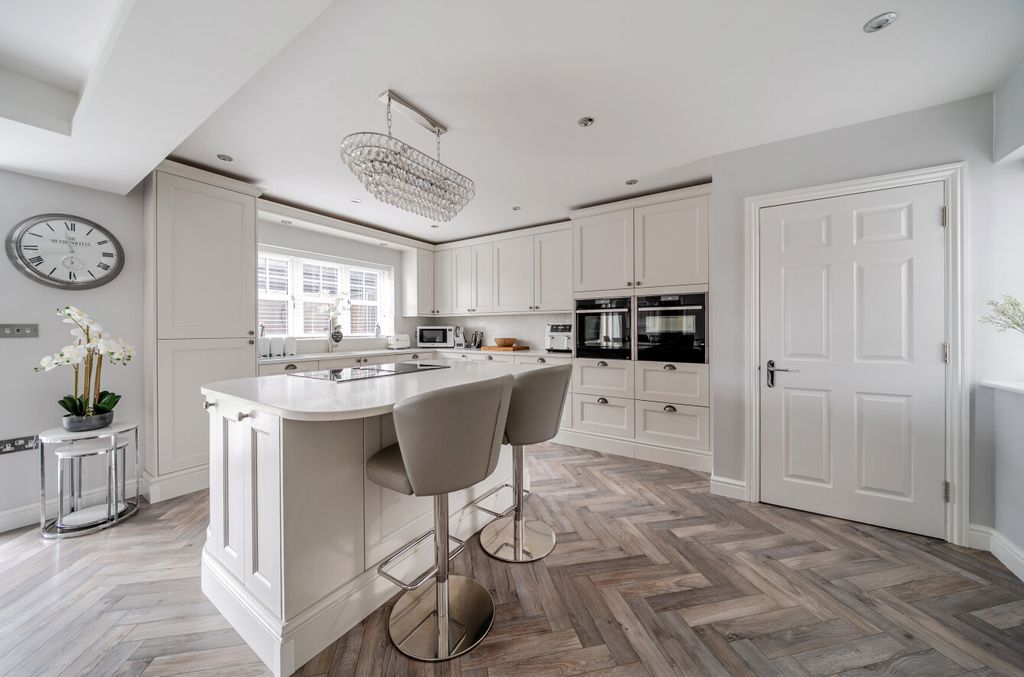 Property photo 2 of 20 1456299-16-6A19c0...