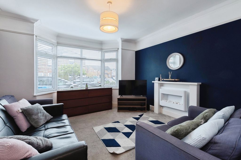 Property photo 2 of 20 Pbox-Img.Jpg