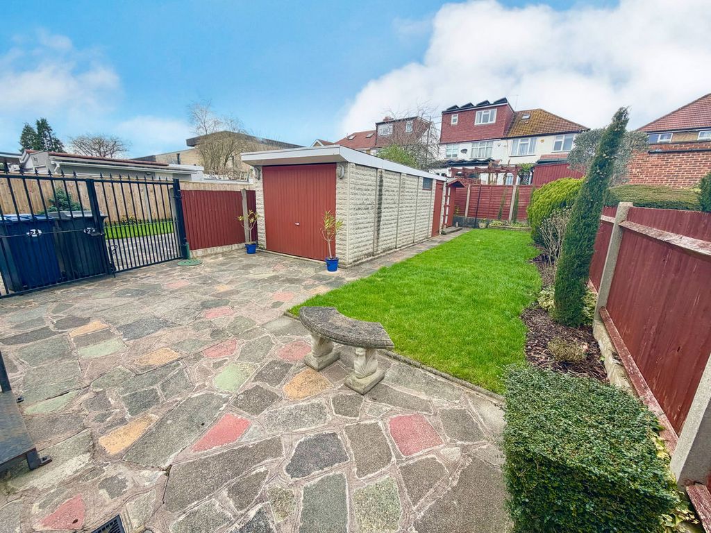 Property photo 3 of 23