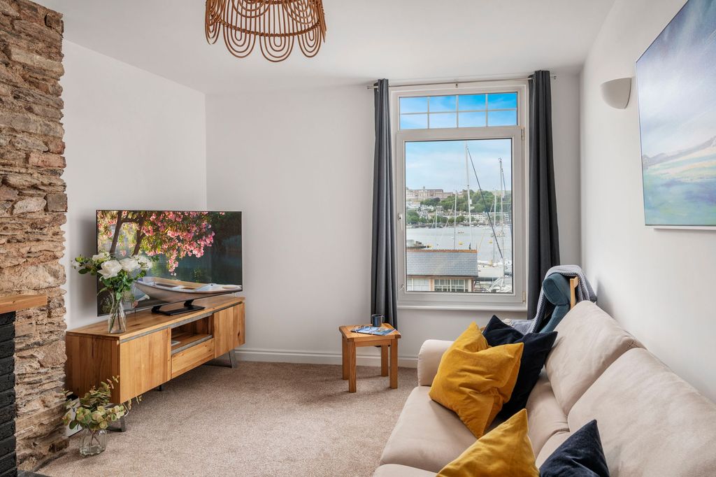 Property photo 2 of 9 Crabbers Loft_Kingswear_Sitting Room