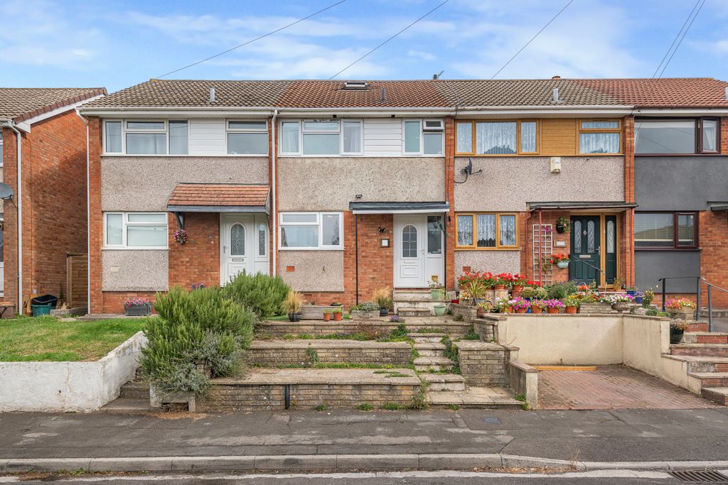 Property photo 1 of 29 Petersway Gardens