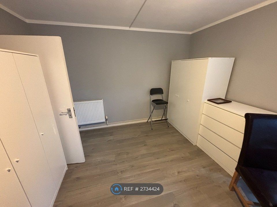 Property photo 3 of 17 Lounge / Bedroom